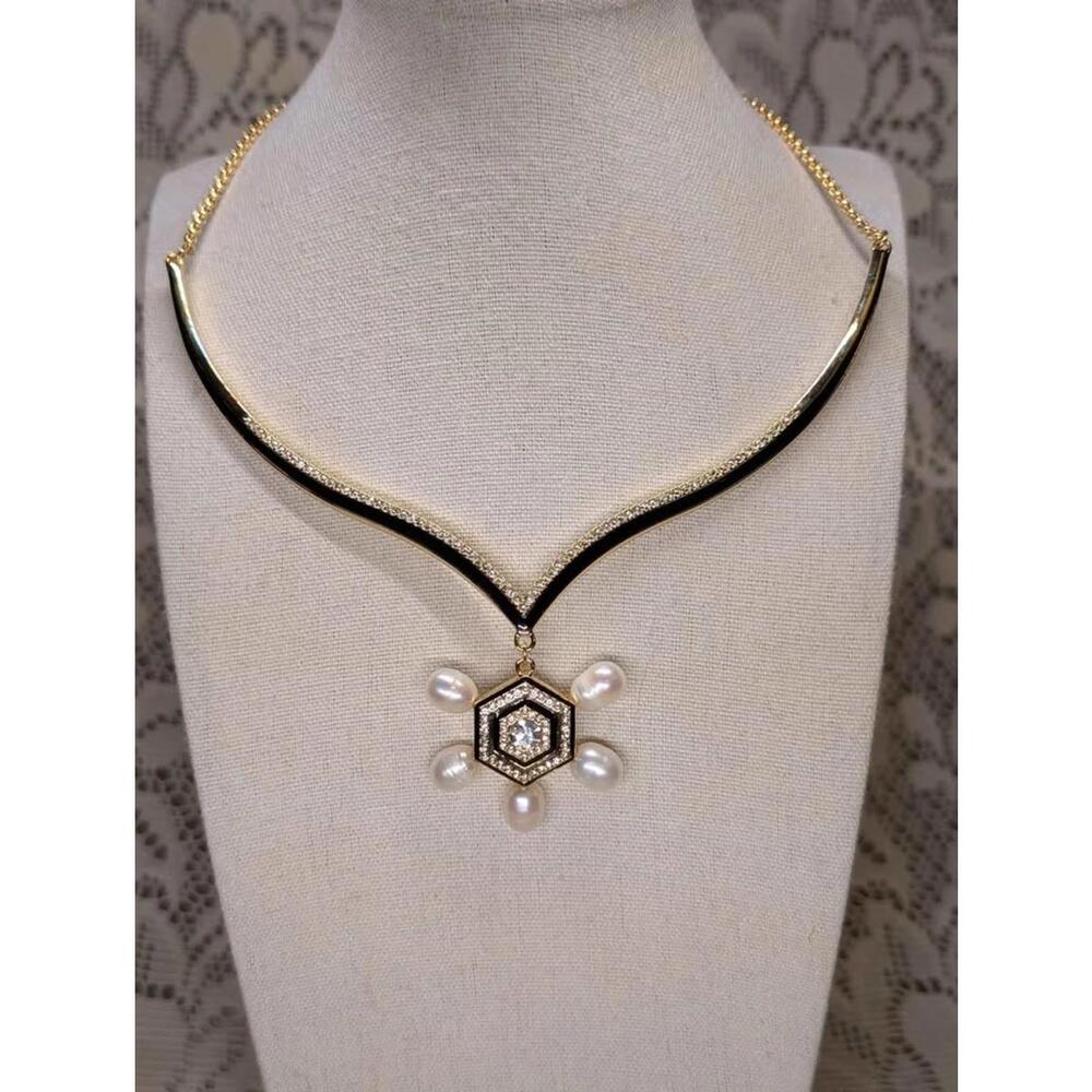 NWT Vince Camuto Gold-Tone Crystals Rhinestone Pearls Necklace